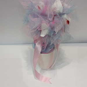 Na šalicu je moguće ručno ispisati ime, posvetu ili natpis prema vašoj želji. Natpis je trajan te je šalicu moguće prati ručno ili u perilici posuđa.

Željeni tekst upišite u napomenu prilikom narudžbe.
Nakon zaprimljene narudžbe kontaktirat ćemo vas s dodatnim informacijama i potvrdom detalja.