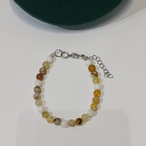 ENarukvice od kristala ručni su rad izrađen od prirodnih kamenja
poput ametista, kvarca i tigrovog oka. Svaki kristal ima svoje
značenje i energiju.

U ponudi MElAureusan nalaze se unikatne narukvice koje su
izrađene ručno u Hrvatskoj. Svaki komad nakita je jedinstven,
što ga čini savršenim poklonom za posebne prilike.