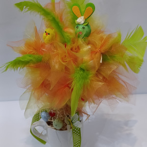 Unikatna uskrsna dekoracija u šalici s uskrsnim drvcem i slatkišima. Ručni rad s mogućnošću personaliziranog natpisa – savršen uskrsni poklon i blagdanski ukras.