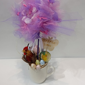 Unikatna uskrsna dekoracija u šalici s uskrsnim drvcem i slatkišima. Ručni rad s mogućnošću personaliziranog natpisa – savršen uskrsni poklon i blagdanski ukras.